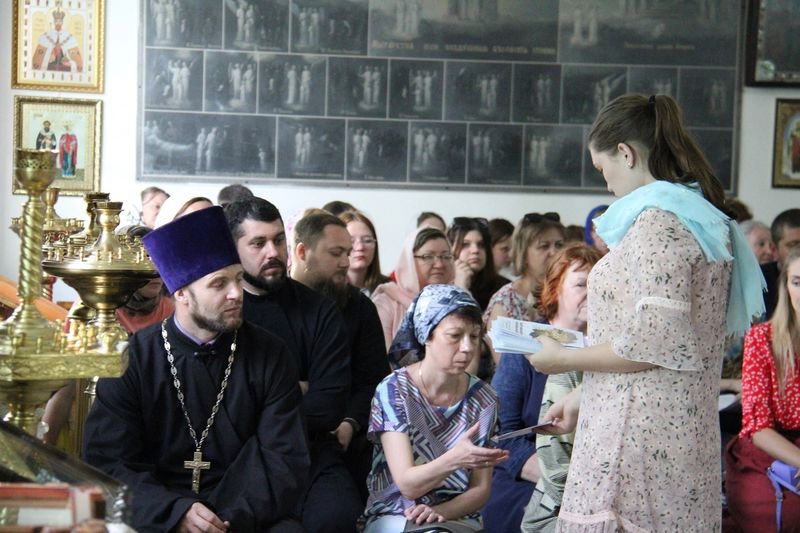 По благословению настоятеля СвятоПантелеимоновского храма иерея Леонида Зацепилина состоялось родительское собрание