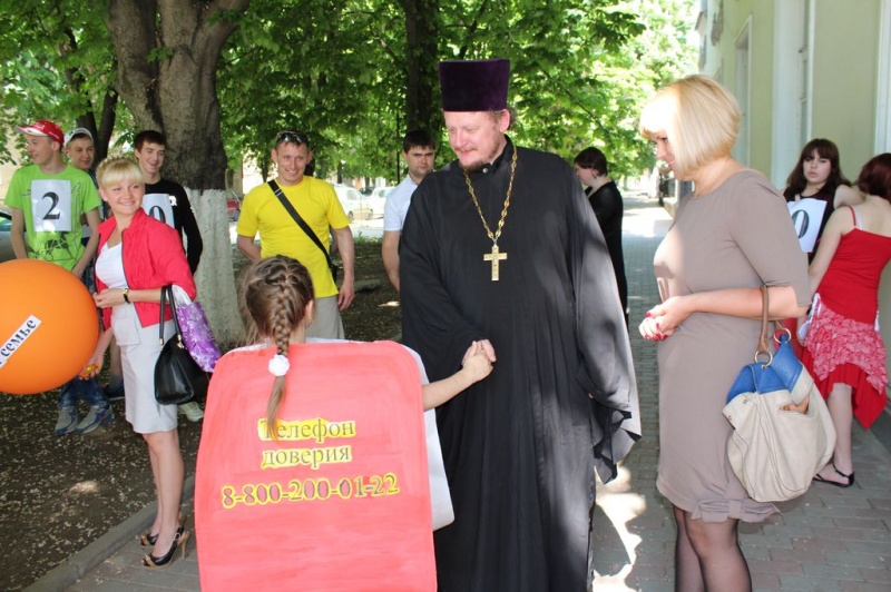 Акция «Телефон доверия» стартовала в центре города Шахты