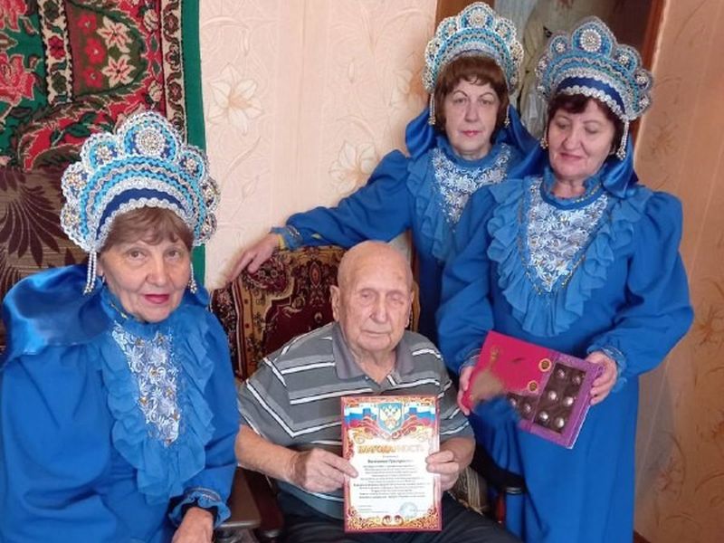 Помощь пожилым людям: продолжается сотрудничество Новошахтинского храма с ветеранскими и социальными организациями