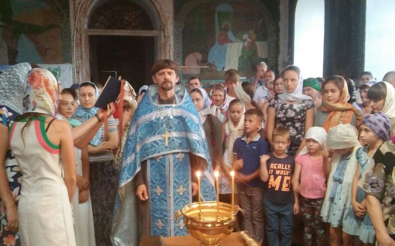 Во всех храмах Нижнедонского благочиния Октябрьского района в преддверии нового учебного года прошли молебны «При начатии учения отроков» Традиция совершать молебен перед началом обучения отроков и благословлять детей достаточно древняя.