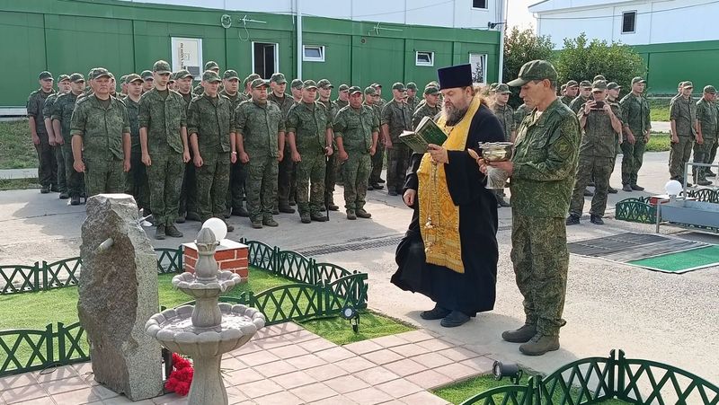 В воинской части освятили памятник