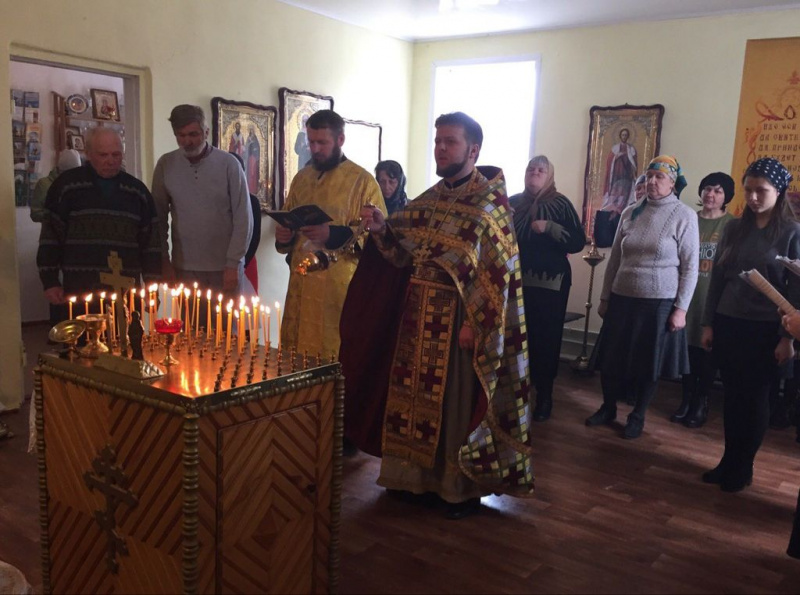 В храме святителя Николая Чудотворца сл. Кашары прошла панихида по трагически погибшим в результате пожара в г. Кемерово