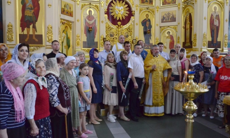 За самоотверженный труд медицинских работников наградили в храме Покрова Богородицы города Каменск-Шахтинский