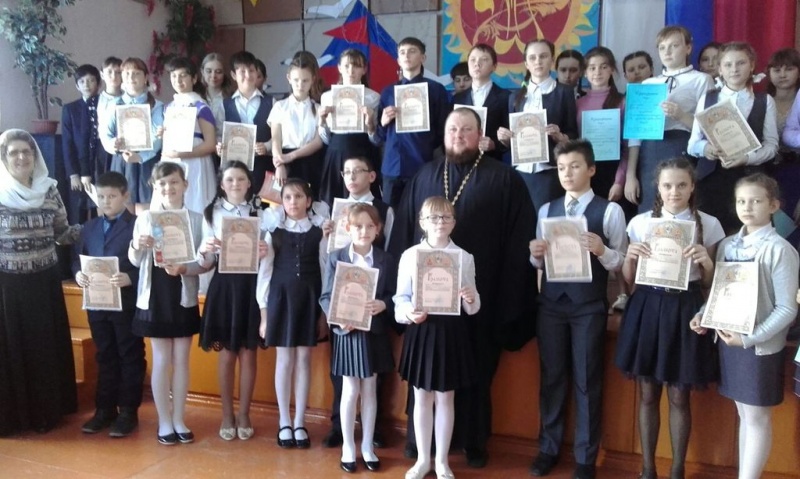 В Чертковской школе № 1 состоялся ежегодный конкурс «Жемчужины православной поэзии», посвященный дню Православной книги