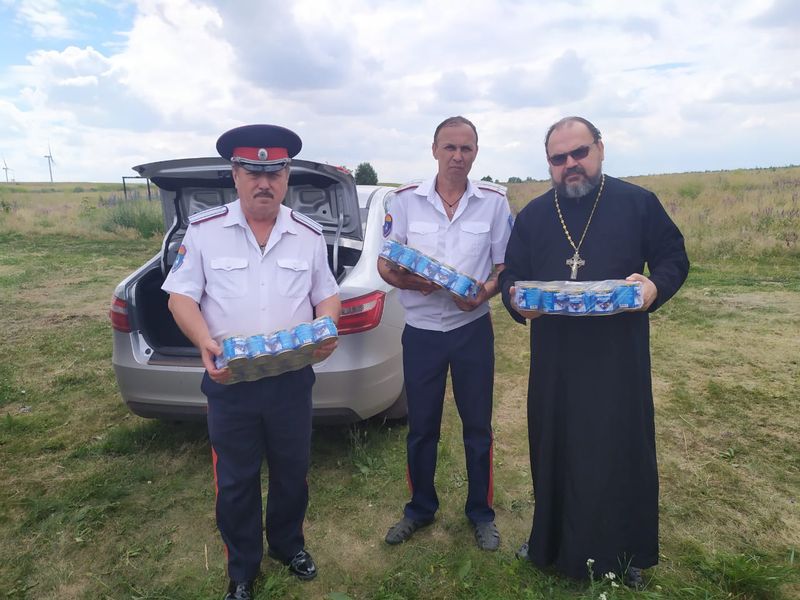 Окружной священник Донецкого округа ВКО ВВД доставил в Донецк гуманитарную помощь для роты казачьих добровольных частей