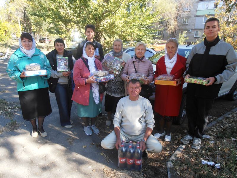 Добровольцы «Общины Милосердия» провели приходскую благотворительную акцию «Помощь бездомным людям» в Каменске-Шахтинском