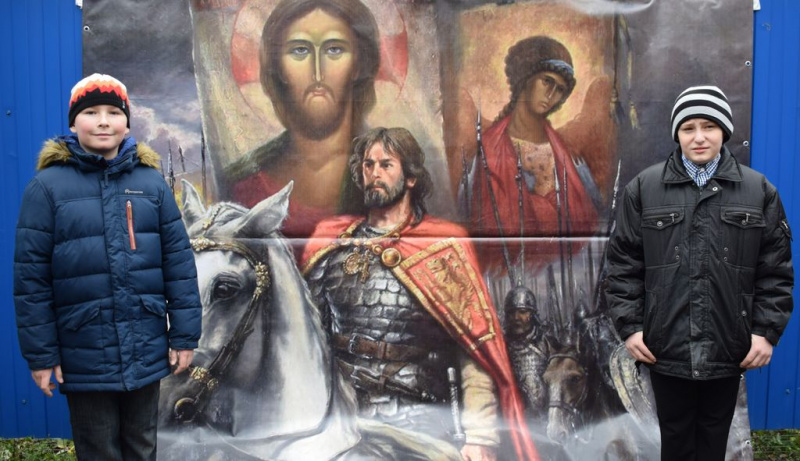 Ко дню памяти князя Александра Невского на территории храма Архистратига Михаила пос. Каменоломни состоялась патриотическая акция