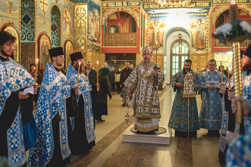 Всенощное бдение накануне праздника Сретения Господня в Покровском кафедральном соборе города Шахты