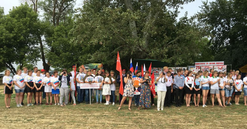 В станице Калитвенской, состоялось открытие ежегодного молодежного слета «Открытый Воздух». Иерей Игорь Лосев принял участие в церемонии открытия мероприятия