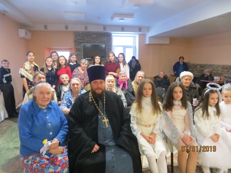 Протоиерей Павел Шаповалов в рождественские святые дни посетил Шахтинский пансионат для престарелых и инвалидов