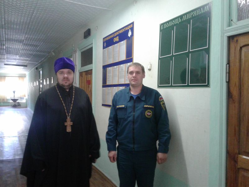 Благочинный Миллеровского округа иерей Максим Кибанов встретился с временно исполняющим обязанности начальника пожарно-спасательной части № 62 г. Миллерово Добрыниным А.Н.