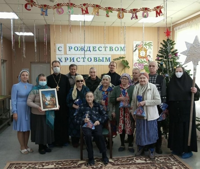 Дом престарелых п. Садовый в святочные дни посетил протоиерей Роман Мясников