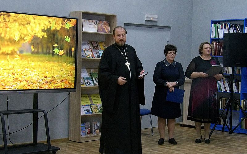 В Новошахтинске прошел вечер-комплимент «От всей души» для старшего поколения