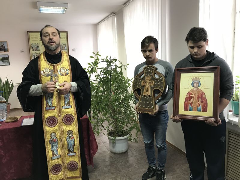 Молебен и беседа о духовном состоялись в Миллеровском Казачьем Кадетском техникуме в день памяти святой великомученицы Екатерины