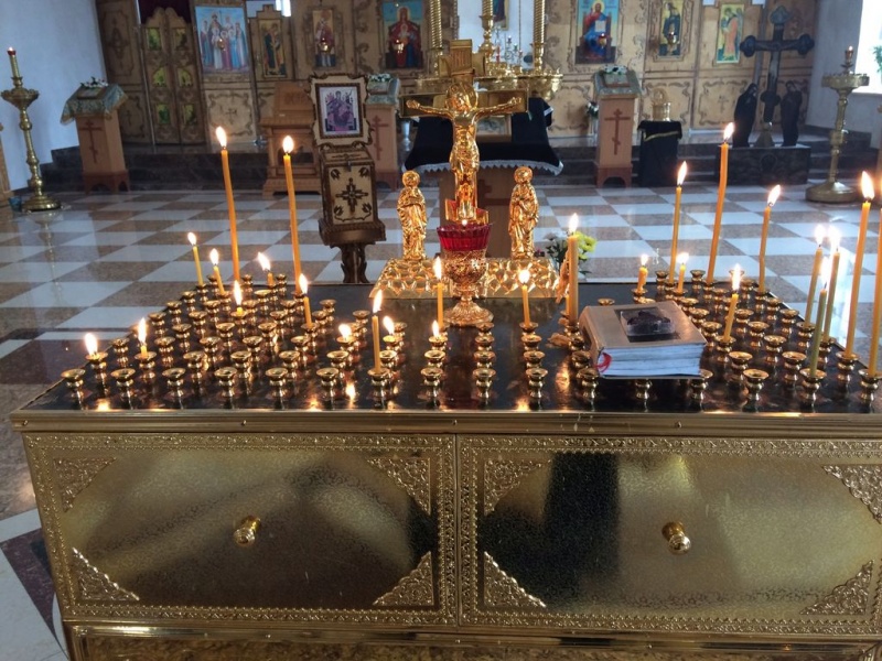 В Державном храме города Донецка совершена панихида по погибшим в результате пожара в торговом центре в Кемерово