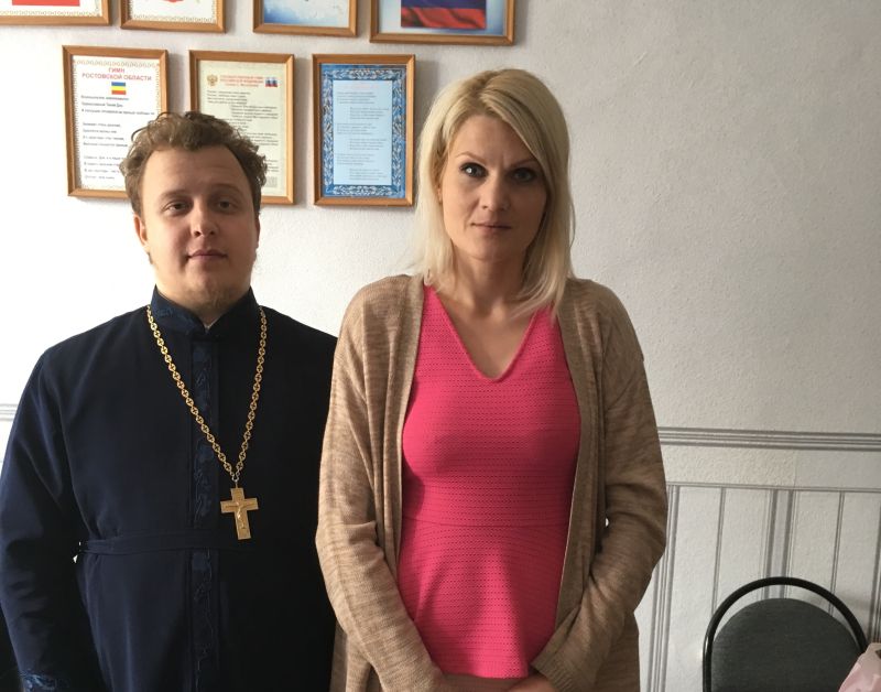 Иерей Игорь Лосев, настоятель Успенского храма станицы Калитвенской посетил станичную школу