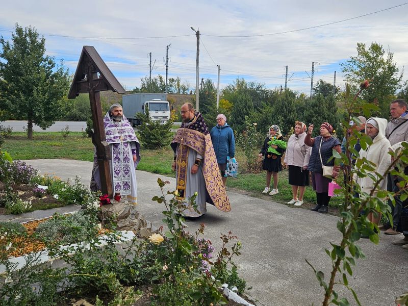 В храме великомученицы Екатерины Красного Сулина отслужили панихиду по иерею Евгению и его супруге Валентине