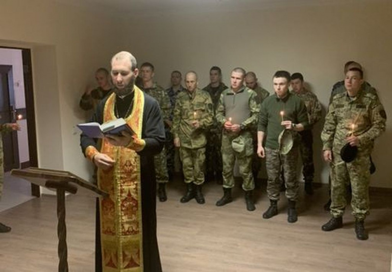 В войсковой части № 3722 (11-й учебный полк) ВВ МВД РФ г. Шахты выделили отдельное помещение, которое переоборудовали в молитвенную комнату