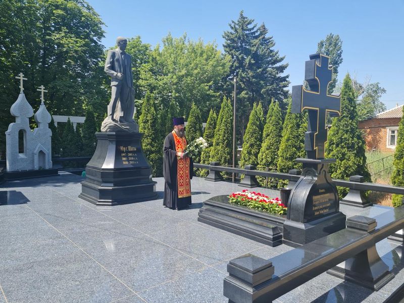 Благочинный приходов Александровск-Грушевского округа отслужил панихиду по Сергею Анатольевичу Понамаренко