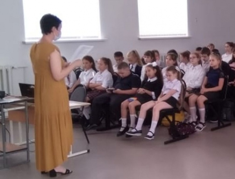 Отдел религиозного образования и катехизации Донецкого благочиния провел для учащихся школы № 2 г. Донецка антитеррористический час