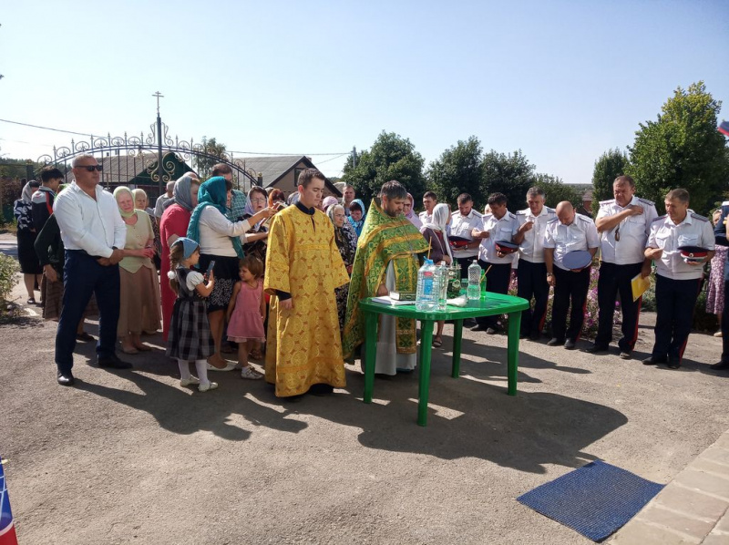 Была совершена праздничная Божественная литургия, крестный ход и молебен в честь престольного праздника храма святого благоверного князя Александра Невского г. Красный Сулин