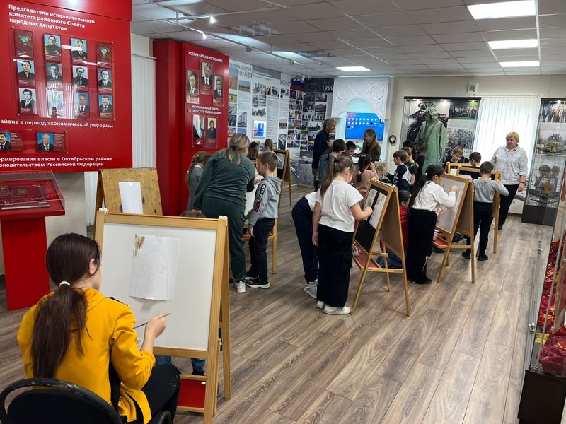 Ко Дню народного единства и празднования Казанской иконы Божьей Матери в рамках акции «Ночь искусств» в Краеведческом музее состоялось комплексное мероприятие «Ты припомни, Россия, как это было»