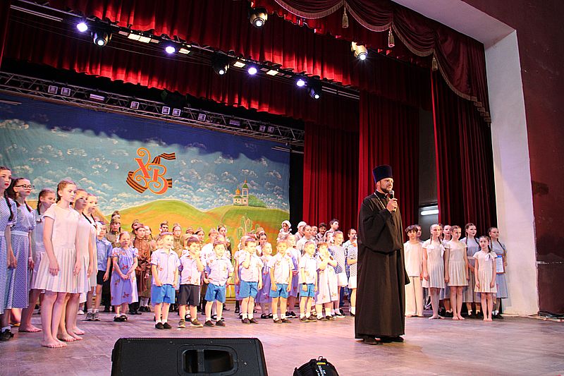 В Гуково состоялась премьера спектакля «Пасха! – Победа!»