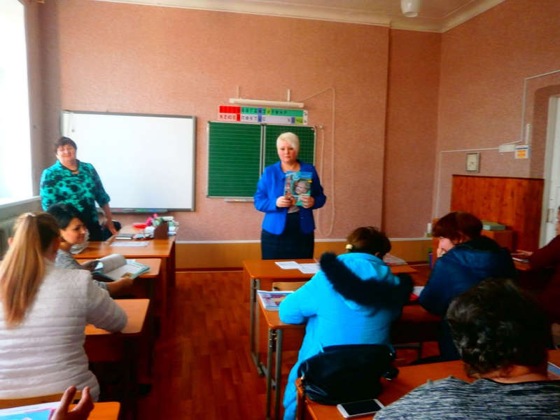 По благословению иерея Владимира Татаркина помощник благочинного по религиозному образованию Р.И. Фартанова посетила родительские собрания школ города