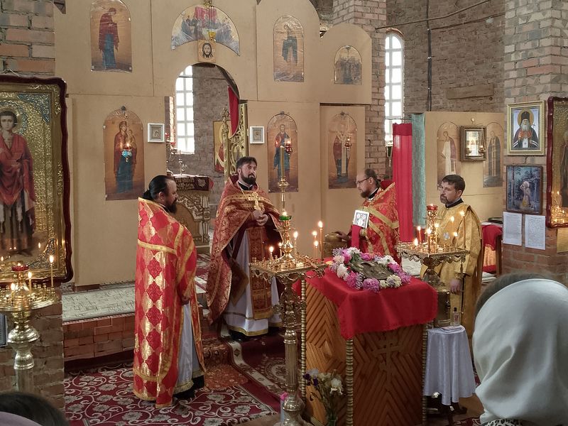 В Никольском храме слободы Кашары в честь святителя Николая Чудотворца состоялся престольный праздник