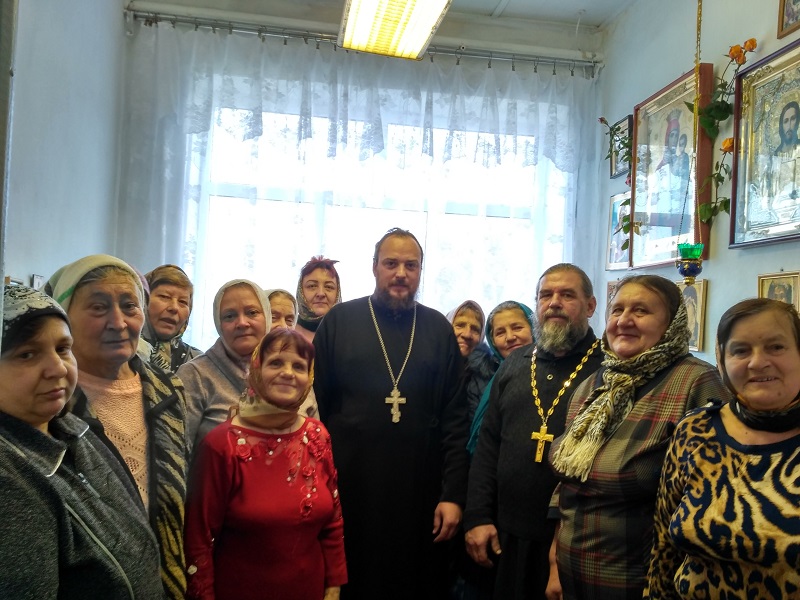 В престольный праздник молельной комнаты в х. Марьяны – день почитания Иверской иконы Божией Матери, пред чтимой иконой был совершен молебен с акафистом.