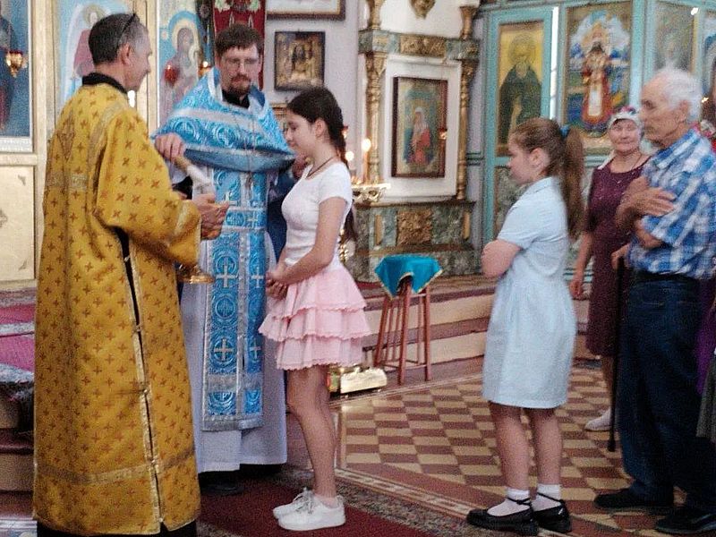 В Одигитриевском храме станицы Заплавской благословили учащихся перед новым учебным годом