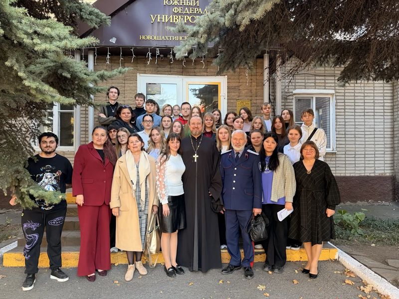 В рамках федерального проекта «Обучение служением» в НФ ЮФУ обсудили представленные студентами проекты   
