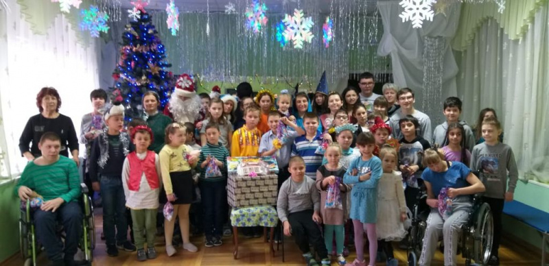 Учащиеся воскресной школы «Благовест» храма Архистратига Михаила пос. Каменоломни провели концерт для воспитанников Реабилитационного цента «Добродея» г. Шахты 