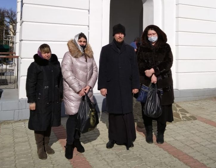Помощь беженцам в Верхнедонском благочинии