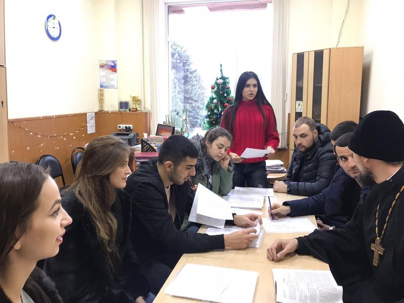 Председатель миссионерского отдела Шахтинской епархии иерей Иоанн Трофимов участвовал в собрании активной молодежи в Шахтинском автодорожном институте (филиал) НПИ имени М.И. Платова