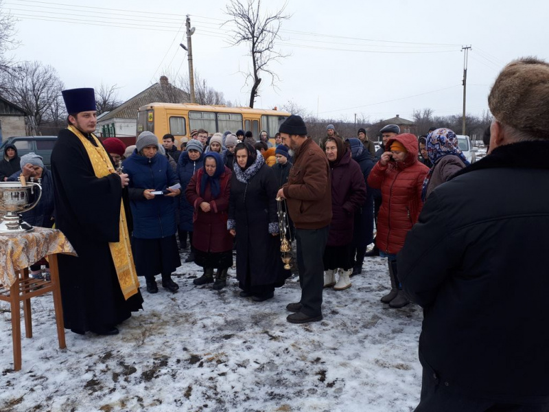 В х. Грачев Чернышевского благочиния освящен поклонный крест