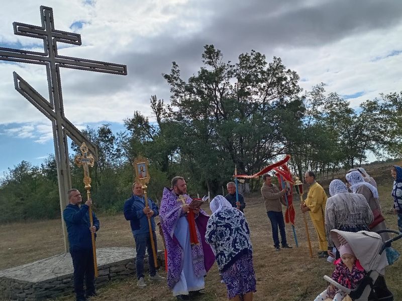 Крестный ход в поселке Новозарянский