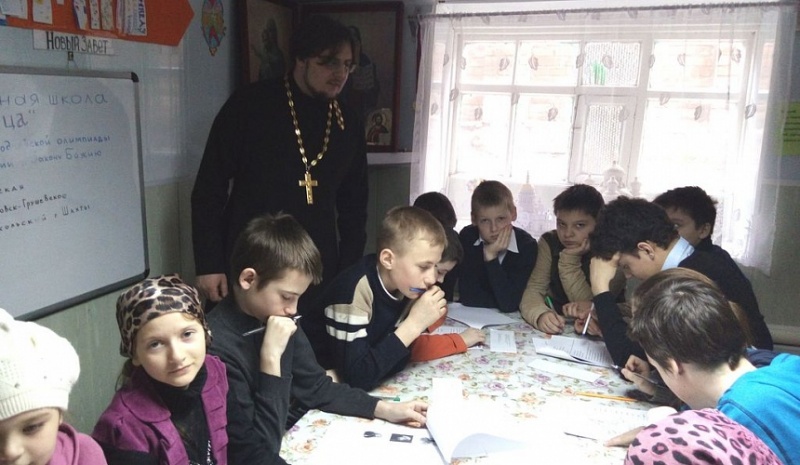 В Воскресной школе «Радоница» Свято-Никольского прихода г. Шахты прошел I тур олимпиады по священной истории и Закону Божию