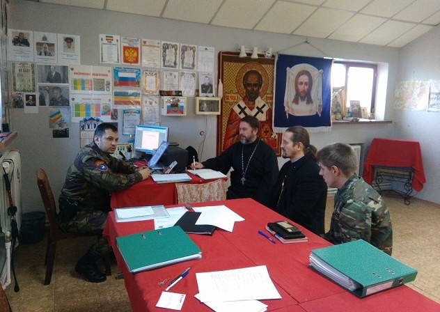 На подворье храма Покрова Пресвятой Богородицы г. Шахты состоялось рабочая встреча казачьих духовников и руководителей казачьих организаций города