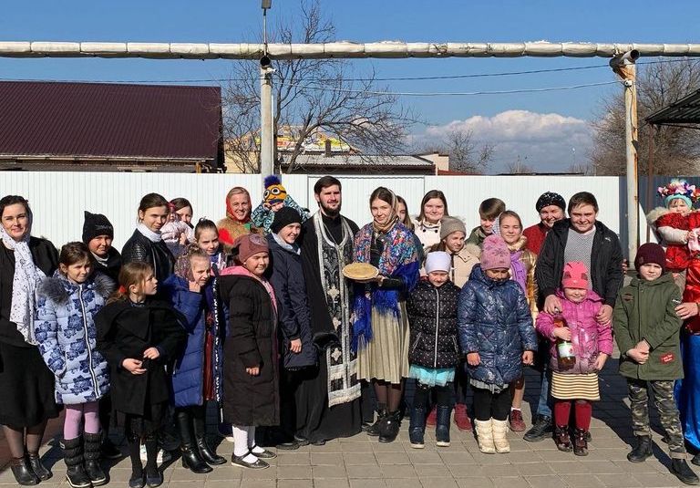 В Троицком храме г. Каменск-Шахтинский состоялось празднование Масленицы