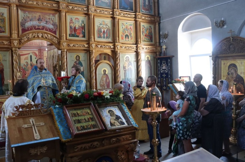 Поздравления в день тезоименитства принял настоятель Донского храма г. Новошахтинска протоиерей Роман Амплеев