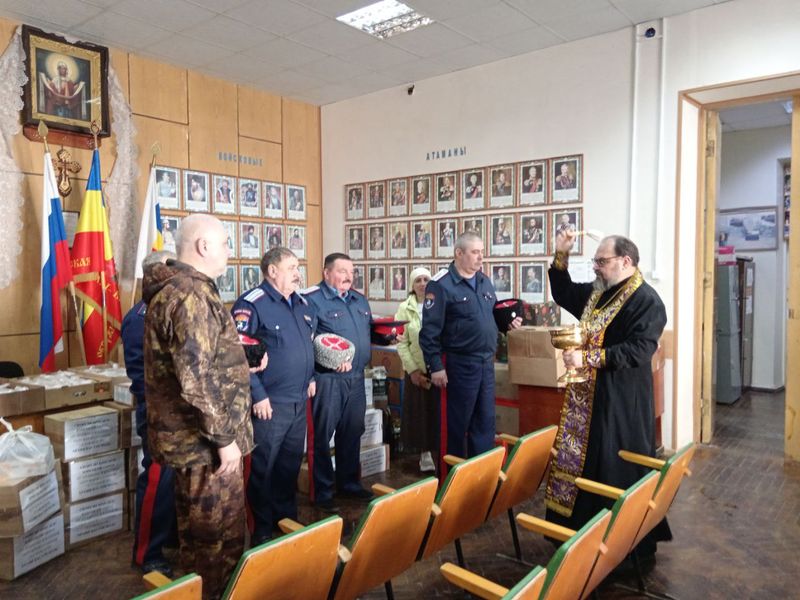 В штабе Донецкого округа ВКО ВВД окружной священник Донецкого округа освятил гуманитарную помощь для фронта