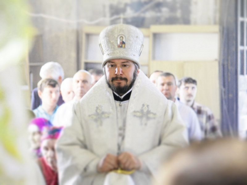 В день тезоименитства епископ Шахтинский и Миллеровский Симон совершил Божественную литургию в храме Архангела Михаила слободы Позднеевка