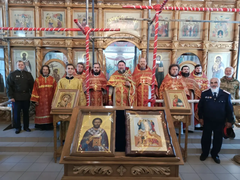Соборное богослужение в честь небесного покровителя Новошахтинска священномученика Александра, епископа Команского