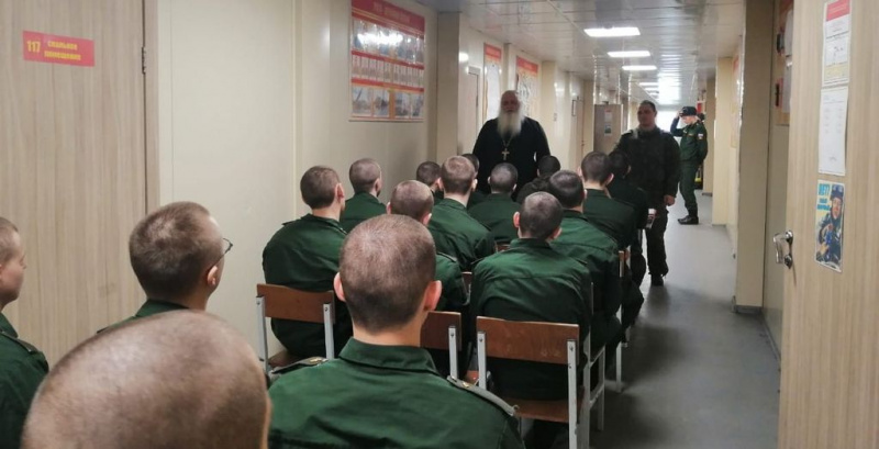 Иеромонах Николай (Наметышев) с пастырским визитом посетил ремонтную роту 150-мотострелковой дивизии