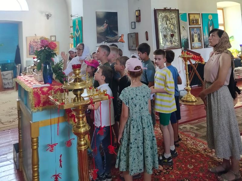 Воспитанники воскресной школы Свято-Пантелеимоновского храма посетили Покровский храм в слободе Никольская