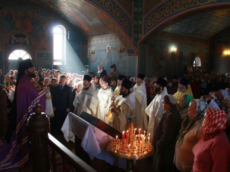 В день празднования Обрезания Господня епископ Игнатий совершил Божественную литургию святителя Василия Великого в Никольском храме ст. Багаевской