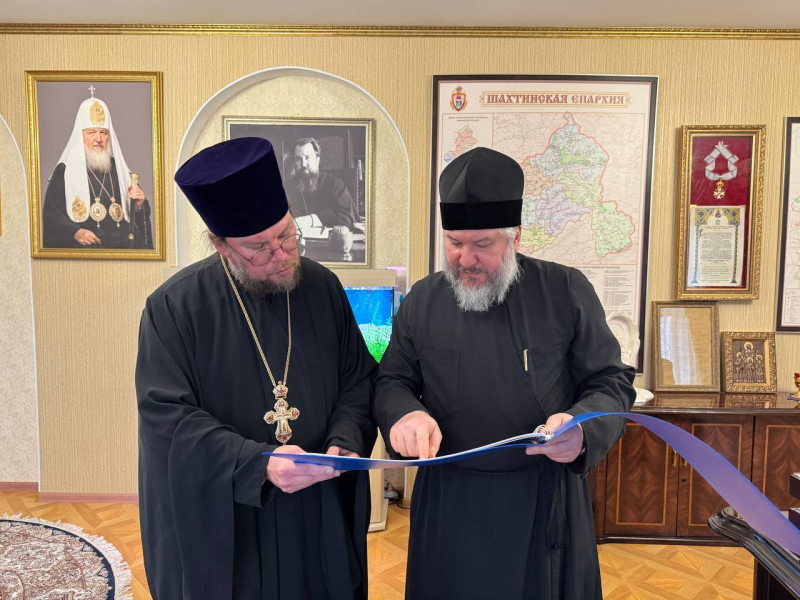 Преосвященнейший епископ Симон и протоиерей Александр Маликов обсудили воссоздание исторического иконостаса в храме великомученицы Параскевы станицы Манычской