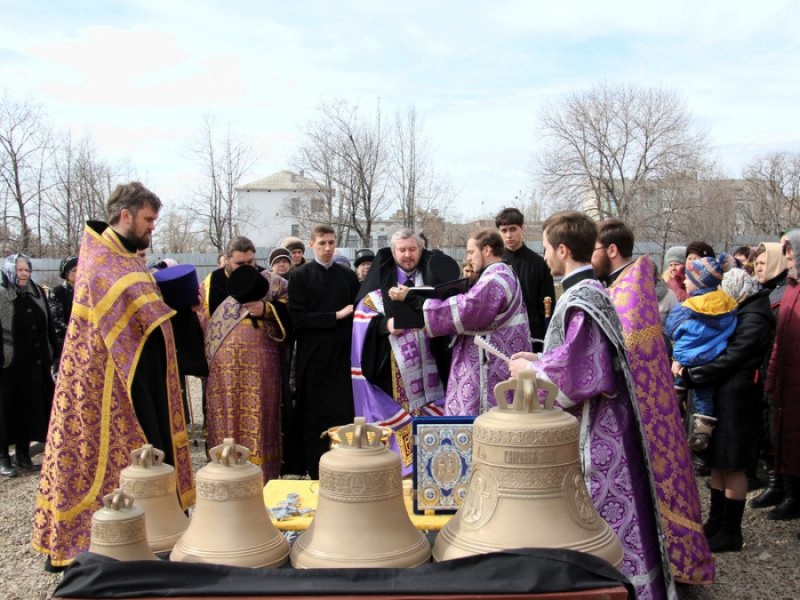 Преосвященнейший епископ Симон совершил чин освящения звонницы для храма в честь святого апостола Андрея Первозванного микрорайона Лиховской г. Каменск-Шахтинский