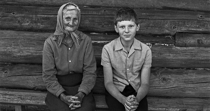 ЕСТЬ БАБУШКИ В РУССКИХ СЕЛЕНЬЯХ